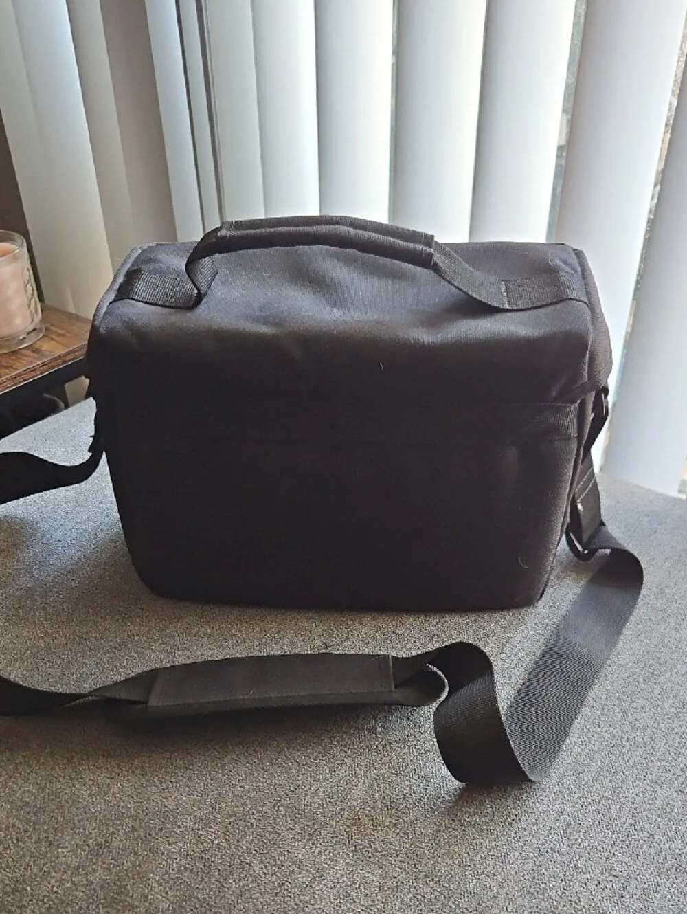 Canon 100ES DSLR Camera Shoulder Bag Black EUC